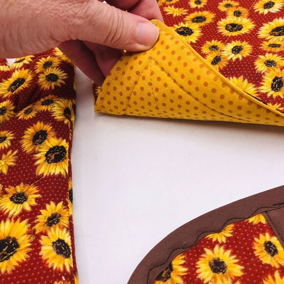Oven Mitt Finger Hotpad, and Square Potholder Baking Gift Set, Sunflower Gold - Picture 3 of 8